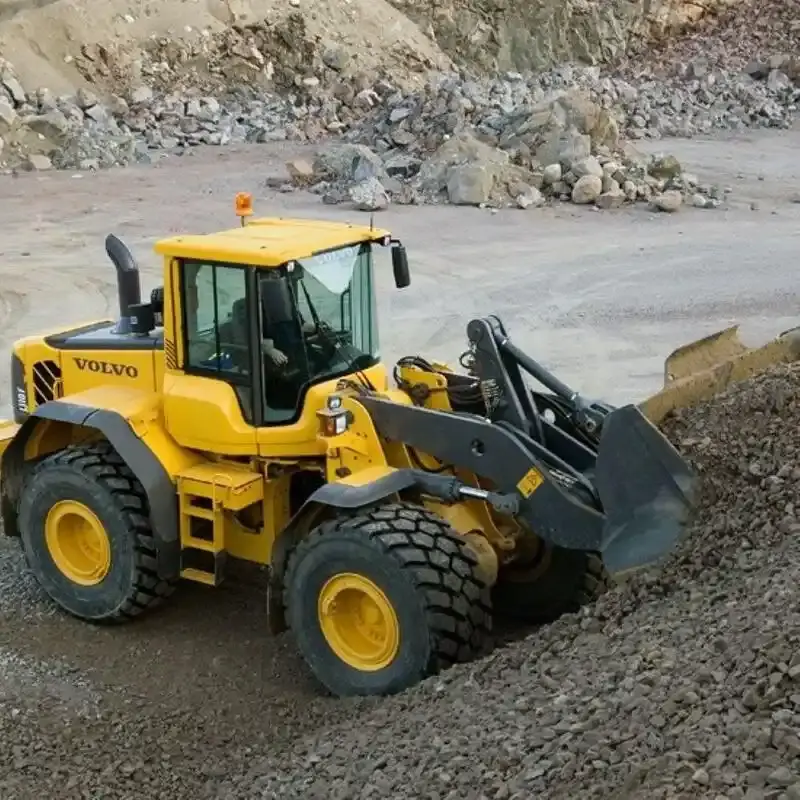 Arriendo de Cargador Frontal 3 m3 Volvo modelo L110F en SK Rental con cobertura nacional.